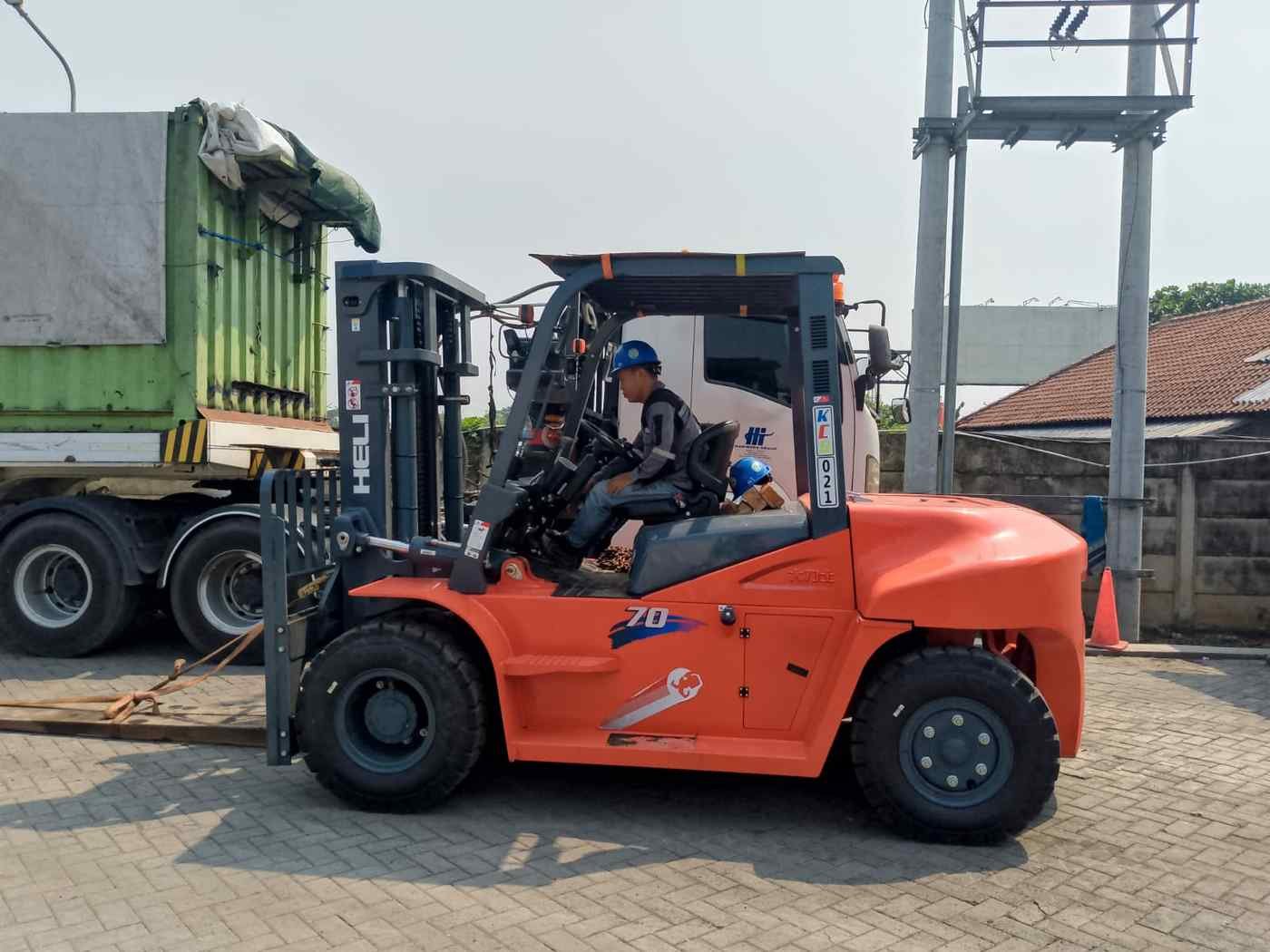 Sewa Forklift Rawa Terate Jakarta Timur Operator Berpengalaman, Siap Bekerja